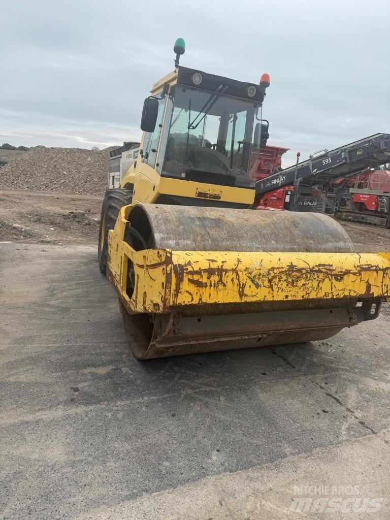 Bomag BW 213 D H-4 Rouleaux monocylindre