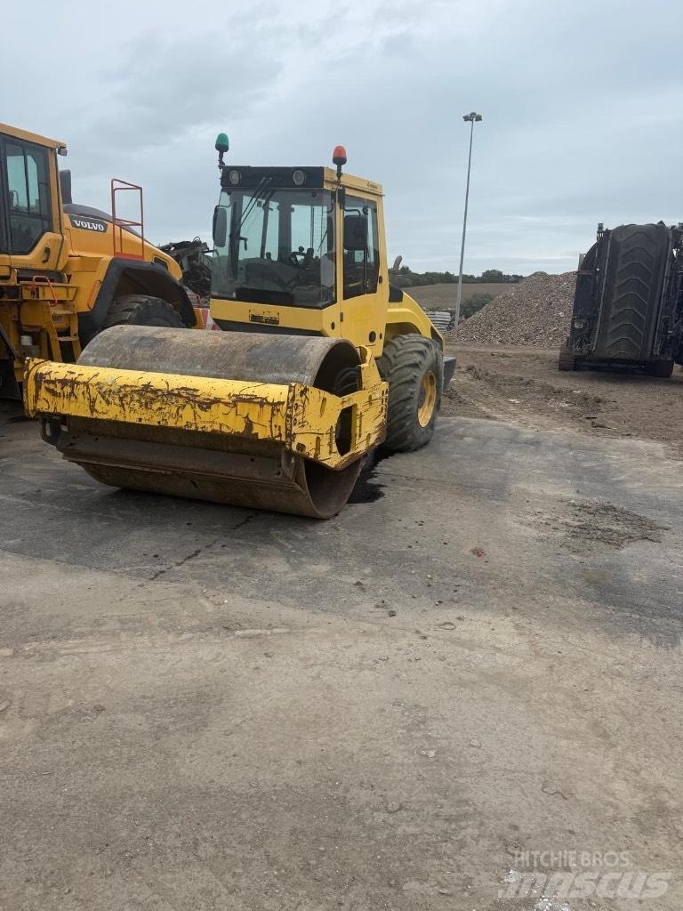 Bomag BW 213 D H-4 Rouleaux monocylindre