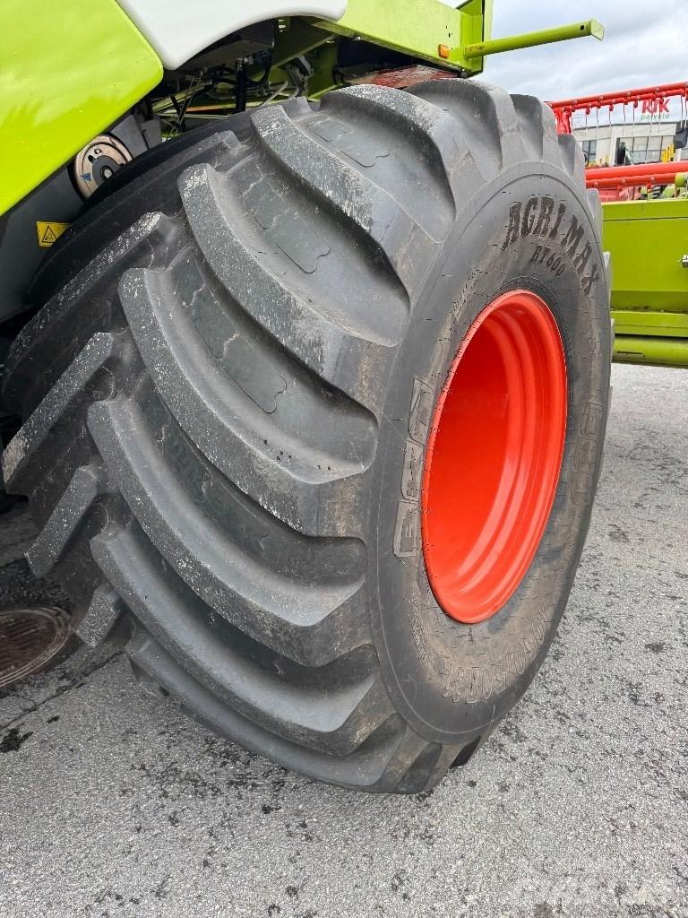 CLAAS Tucano 320 Moissonneuse batteuse