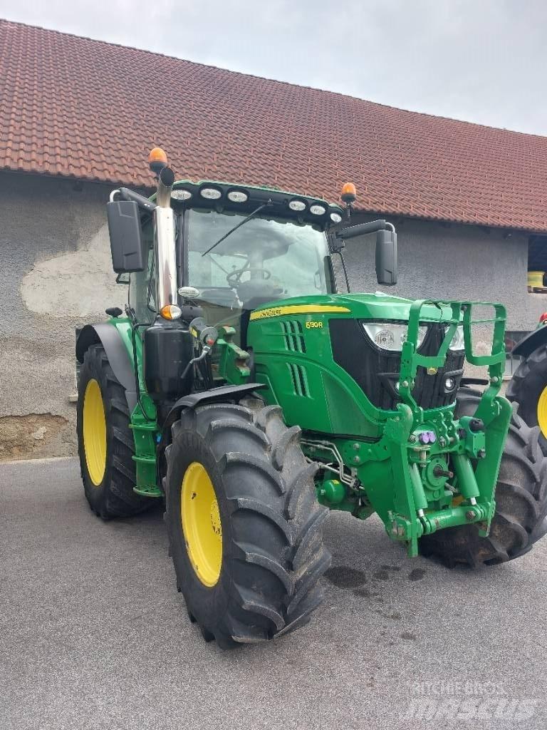 John Deere 6130 R Tracteur