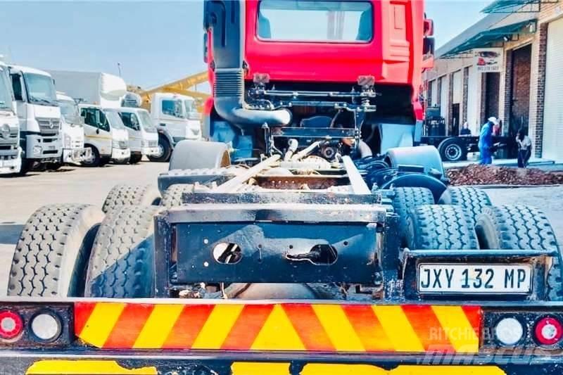 UD CGE 370 8x4 Autre camion