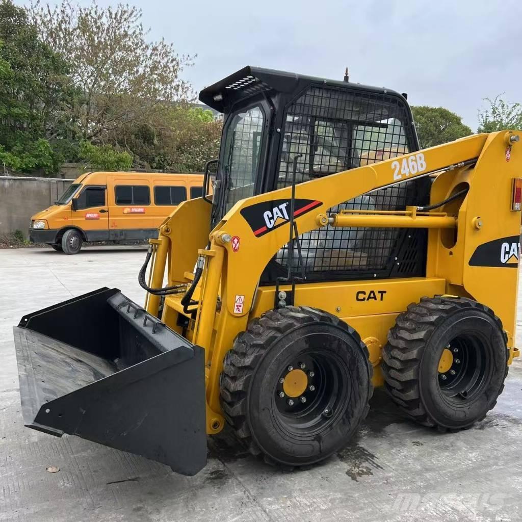 CAT 246 B Mini chargeuse