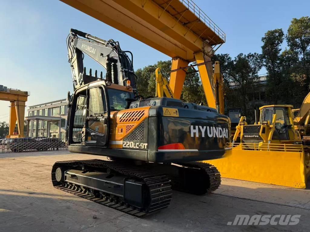 Hyundai R220LC-9S Pelle sur chenilles