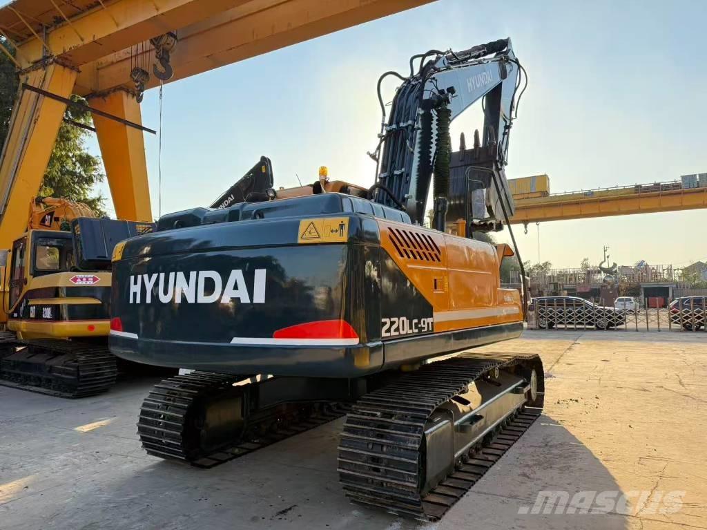 Hyundai R220LC-9S Pelle sur chenilles