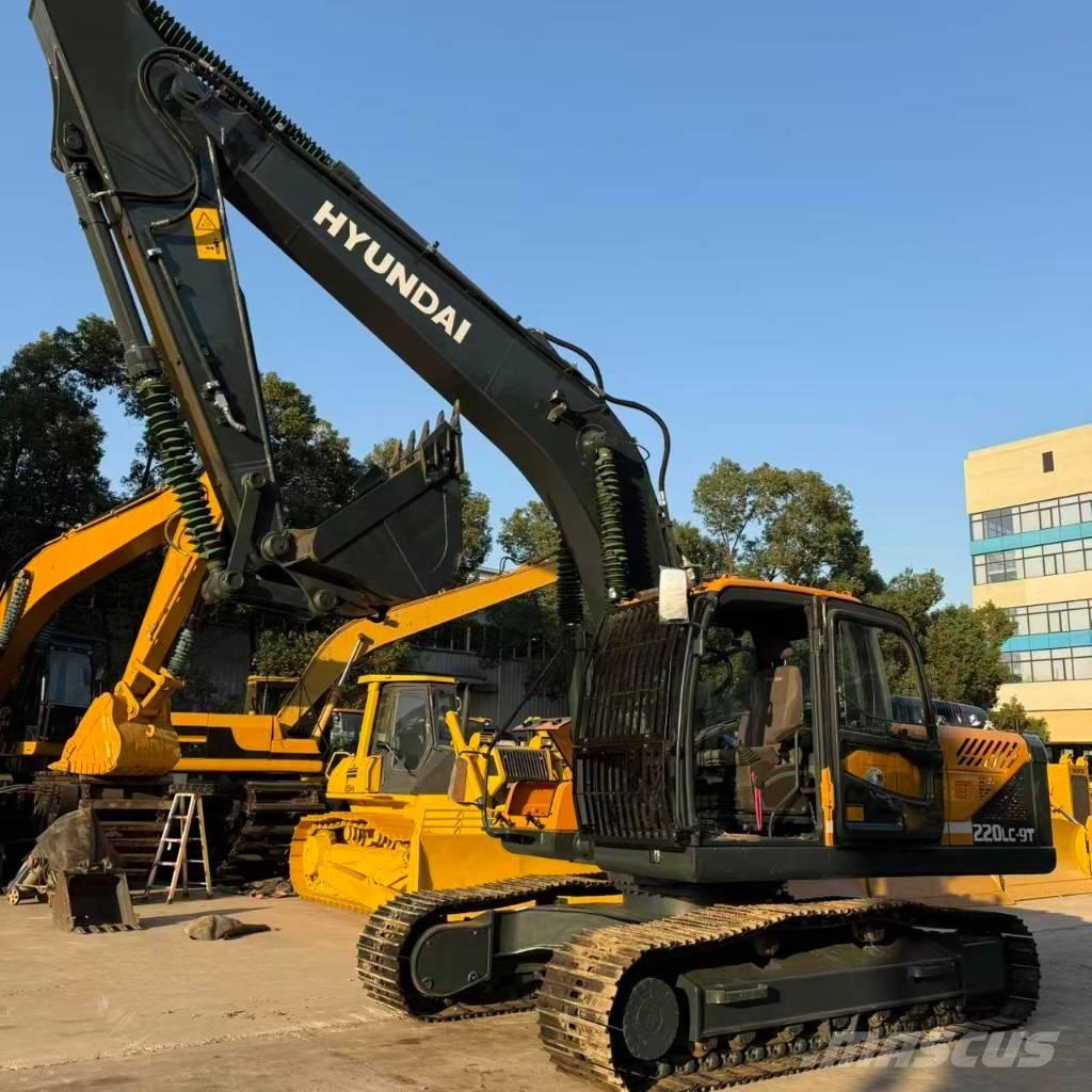 Hyundai R220LC-9S Pelle sur chenilles