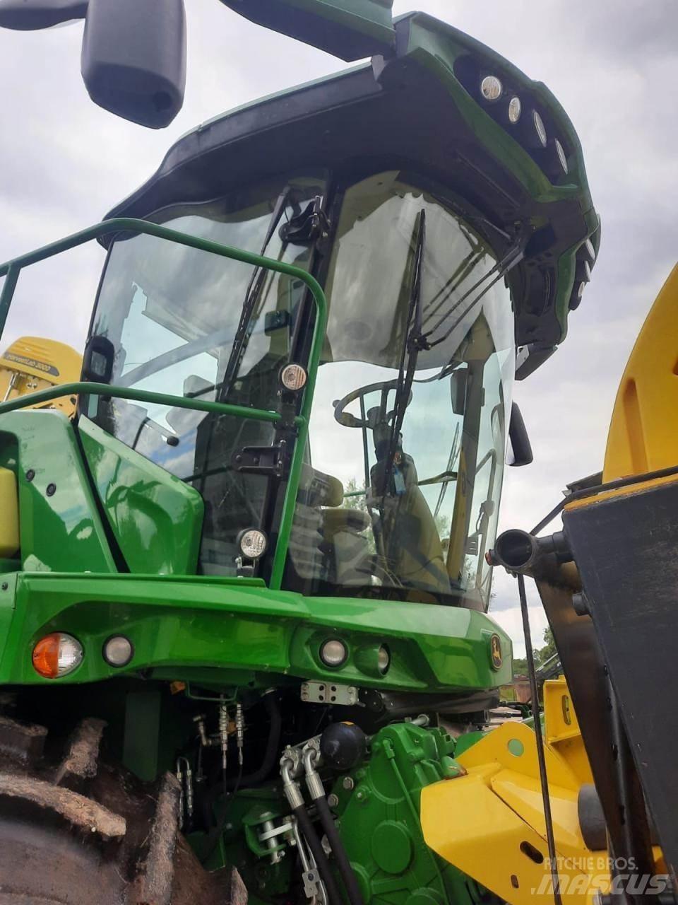 John Deere 8200 i Ensileuse automotrice