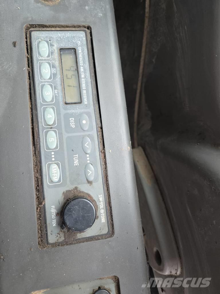 Hitachi ZX 135 US Pelle sur chenilles