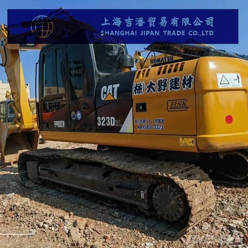 CAT 323 D Pelle sur chenilles