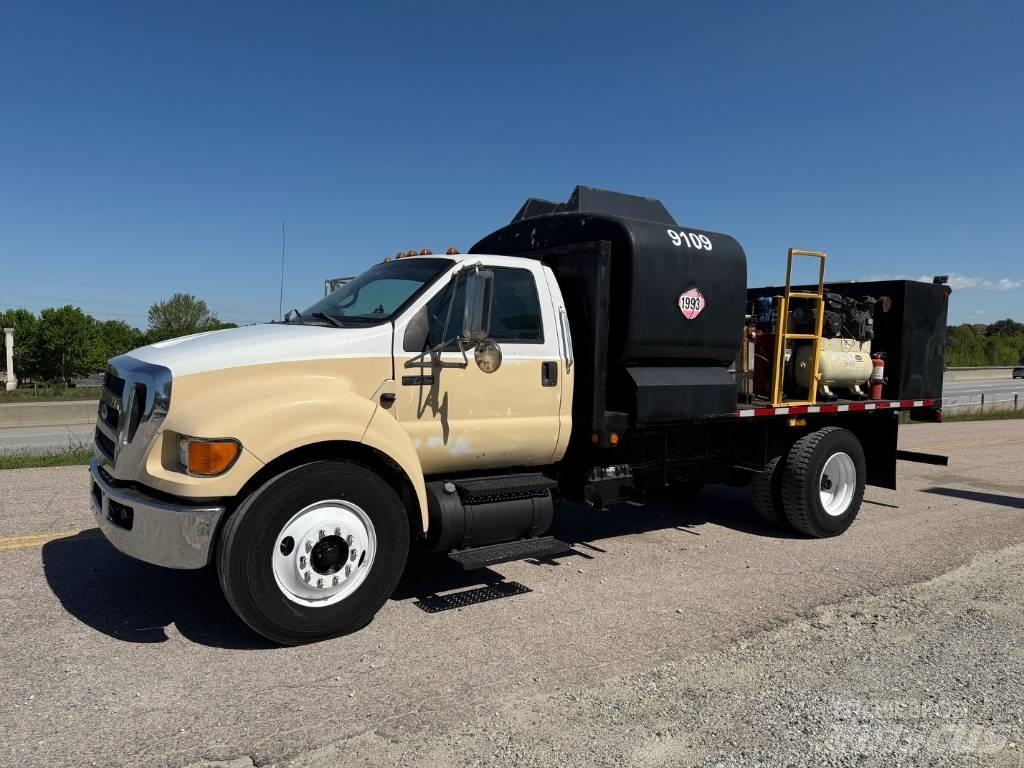 Ford F 750 XLT Camions et véhicules municipaux