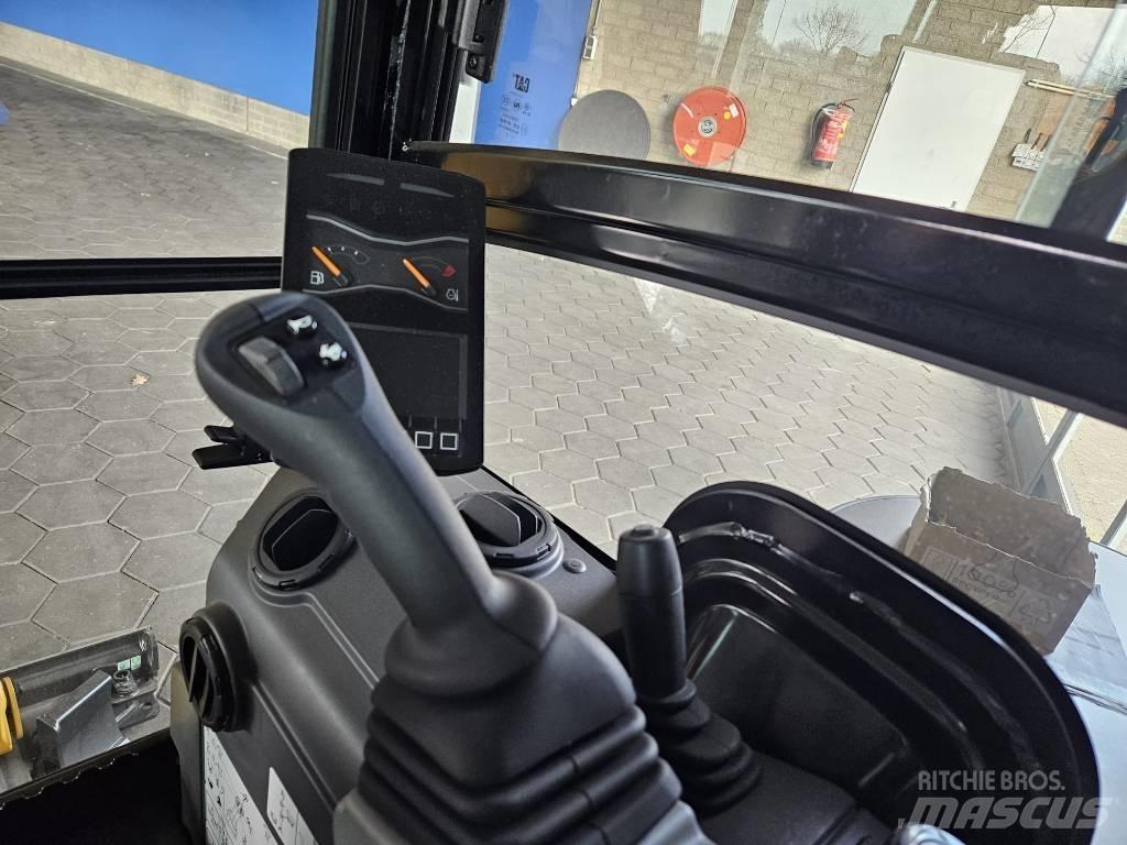 CAT 301.8 Mini pelle < 7t
