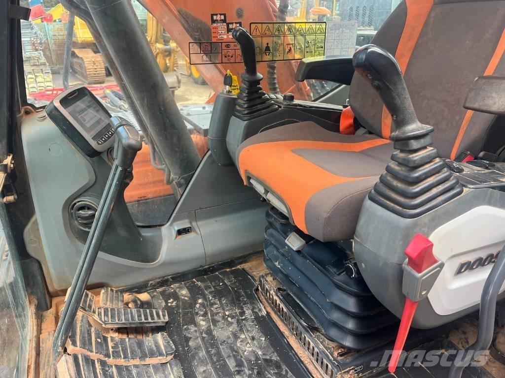 Doosan DX 140 LC Pelle sur chenilles
