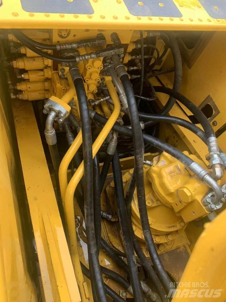 Komatsu PC 210-8 Pelle sur chenilles