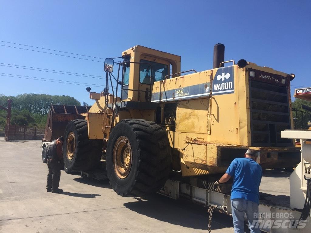 Komatsu WA600-1 Chargeuse sur pneus