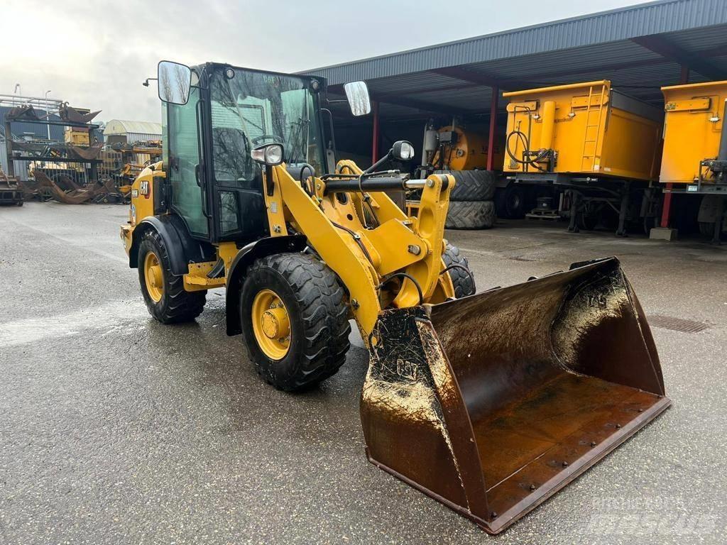 CAT 906M Chargeuse sur pneus