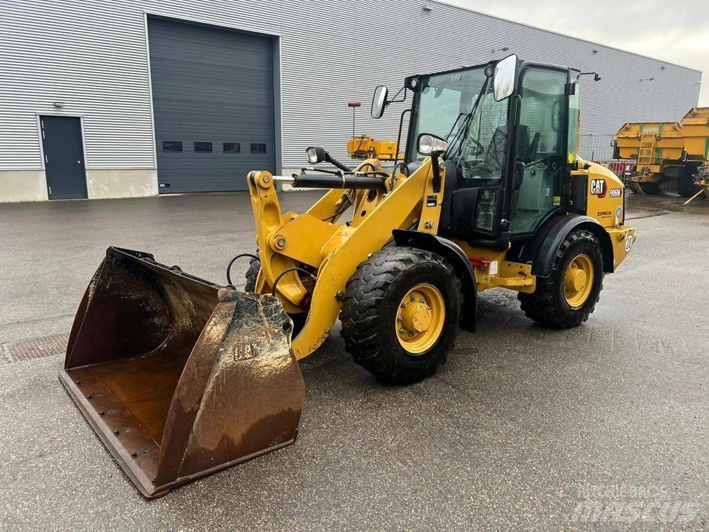 CAT 906M Chargeuse sur pneus