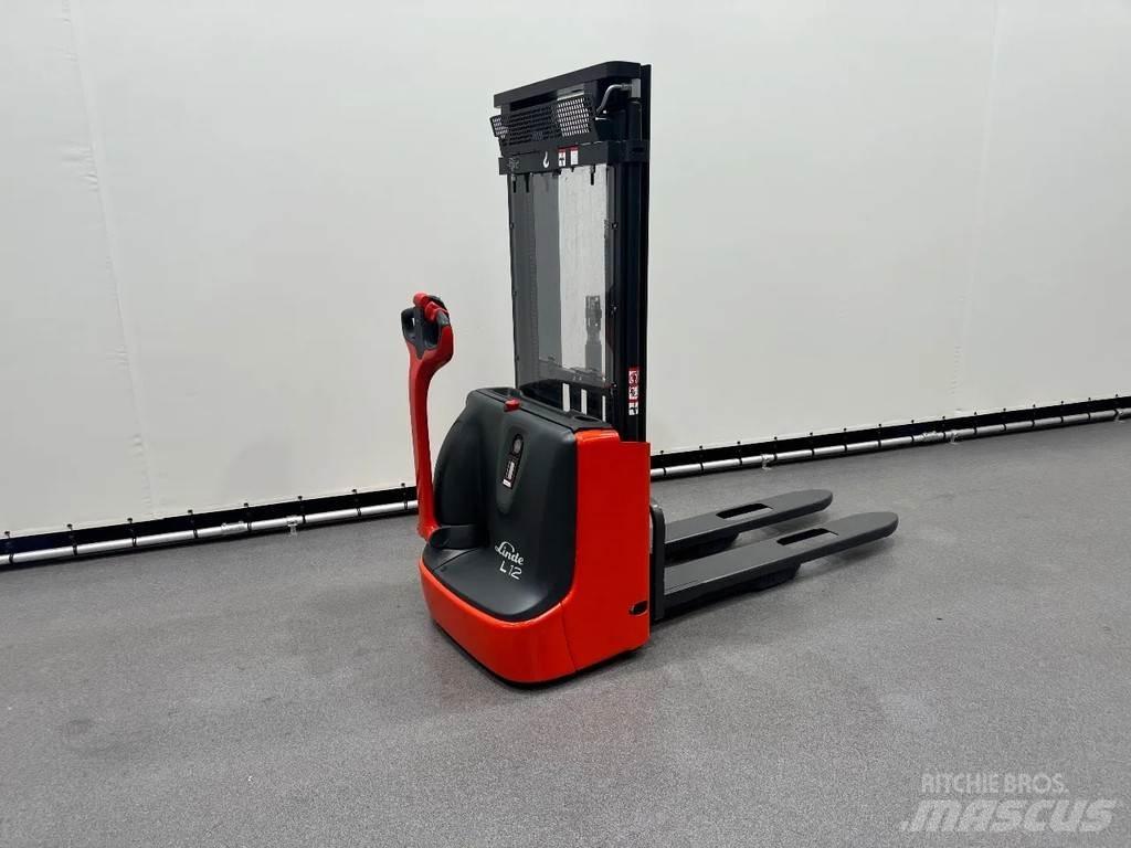 Linde L 12 Gerbeur accompagnant