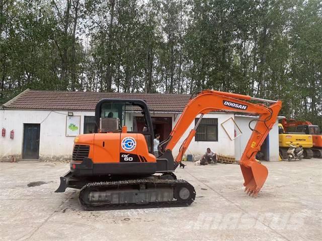 Doosan DX60 Pelle sur chenilles