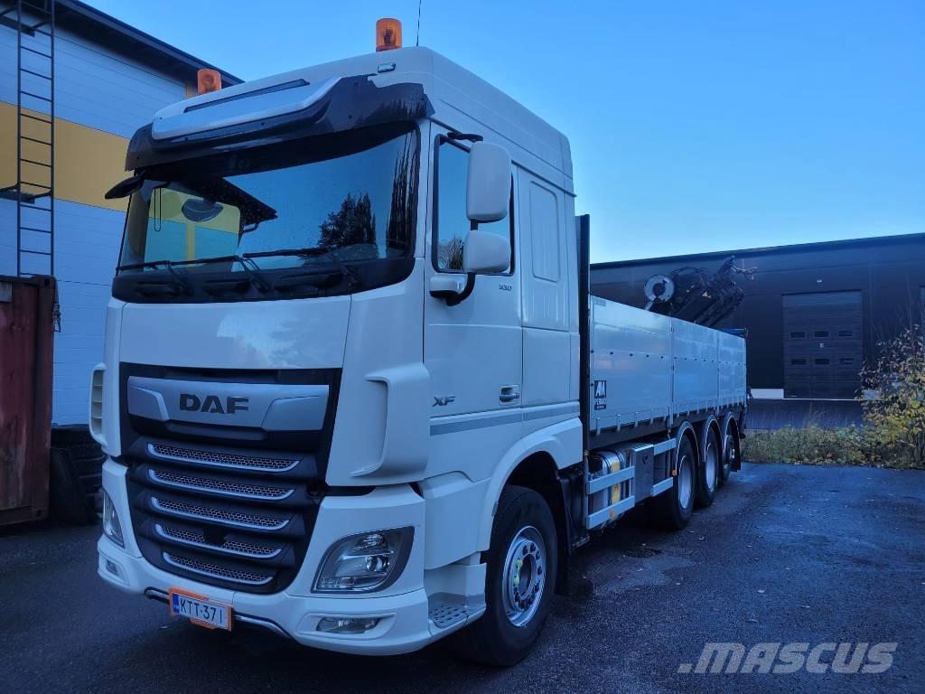 DAF XF 530 FAW Camion plateau ridelle avec grue