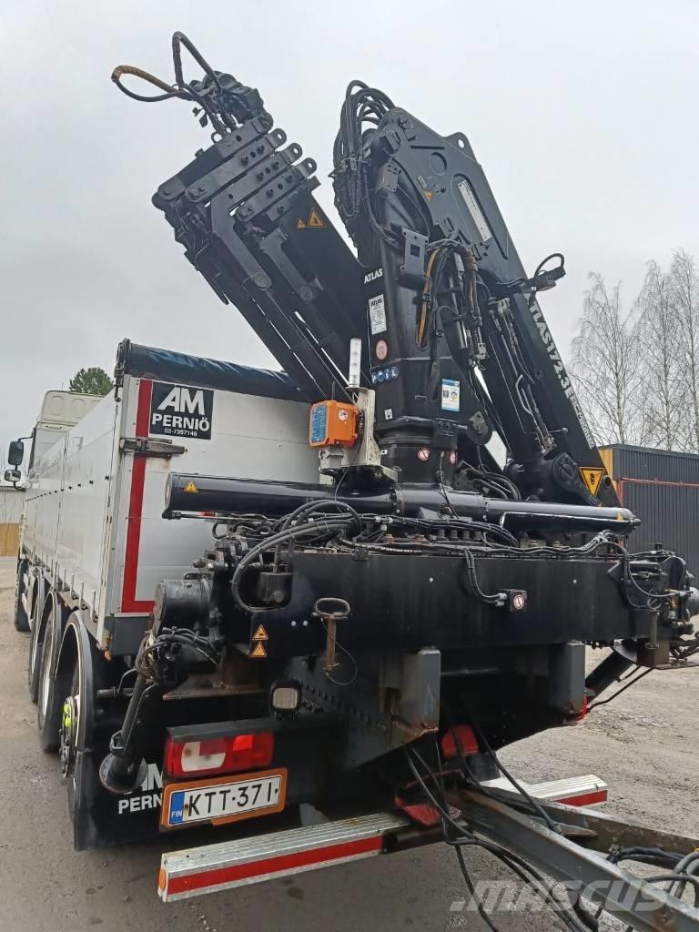 DAF XF 530 FAW Camion plateau ridelle avec grue