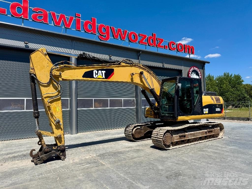 CAT 323 D LN Pelle sur chenilles