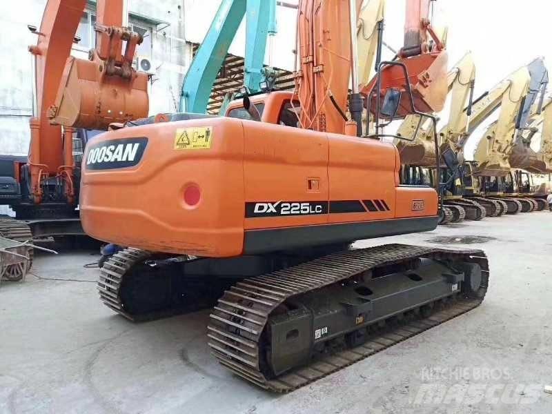 Doosan DX 225 Pelle sur chenilles