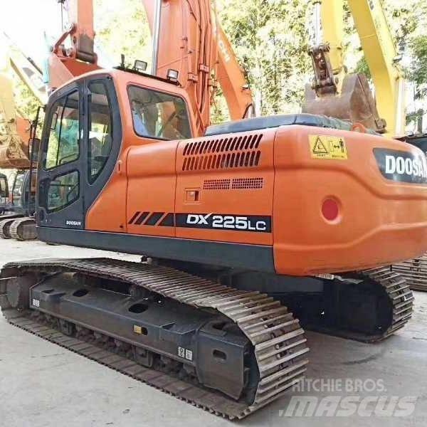 Doosan DX 225 Pelle sur chenilles