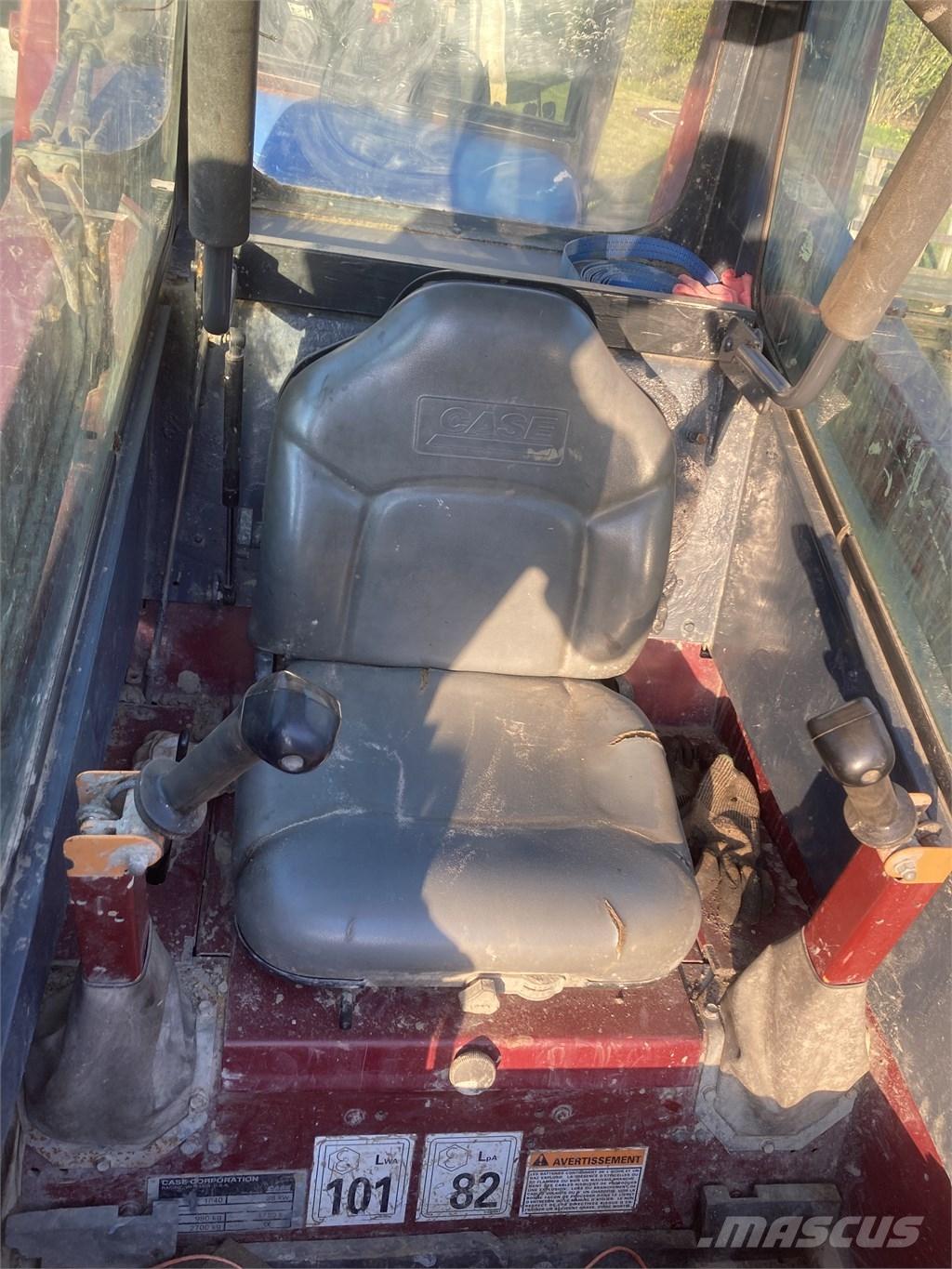 CASE 1840 Chargeuse compacte