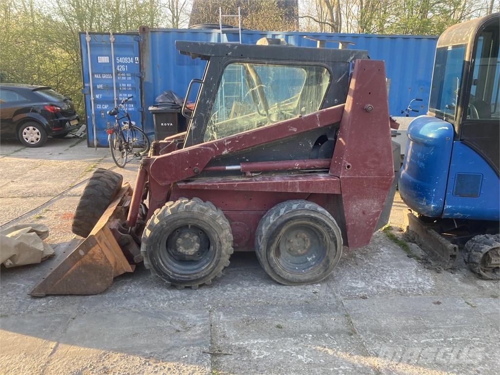 CASE 1840 Chargeuse compacte