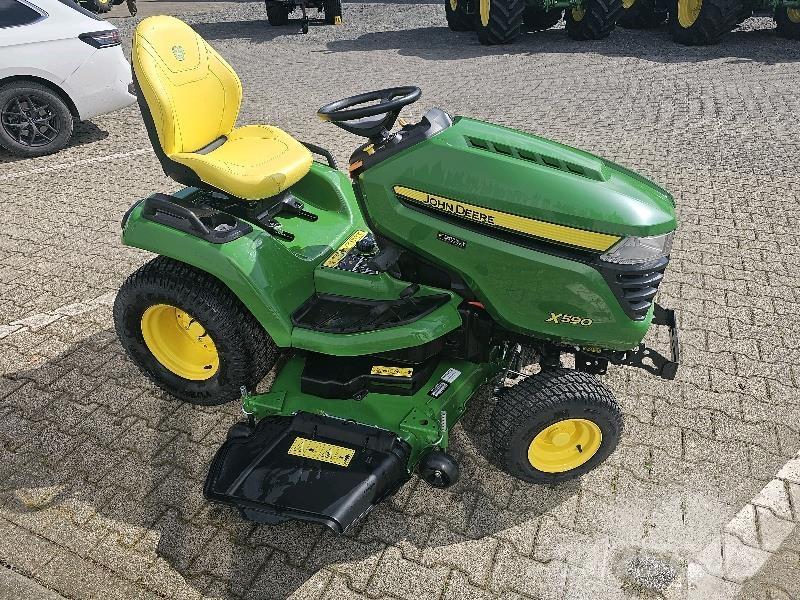 John Deere X590 Faucheuse