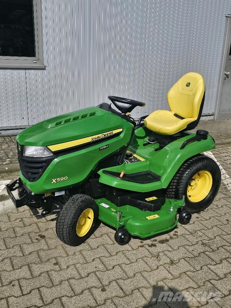 John Deere X590 Faucheuse