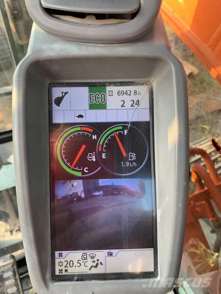 Hitachi ZX 135 US-5B Pelle sur chenilles