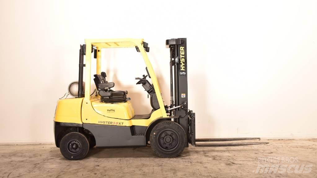 Hyster H3.0XT Chariots GPL