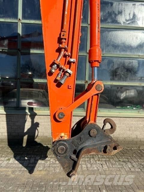 Hitachi ZX 160 W Pelle sur pneus