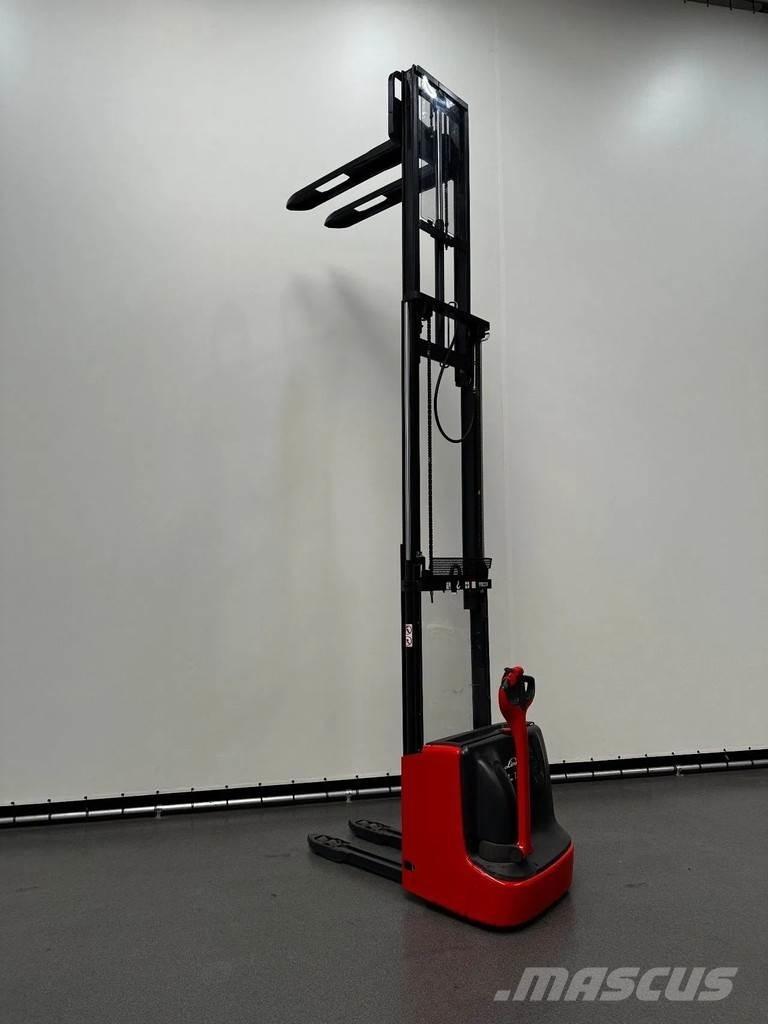 Linde L 12 I Gerbeur accompagnant