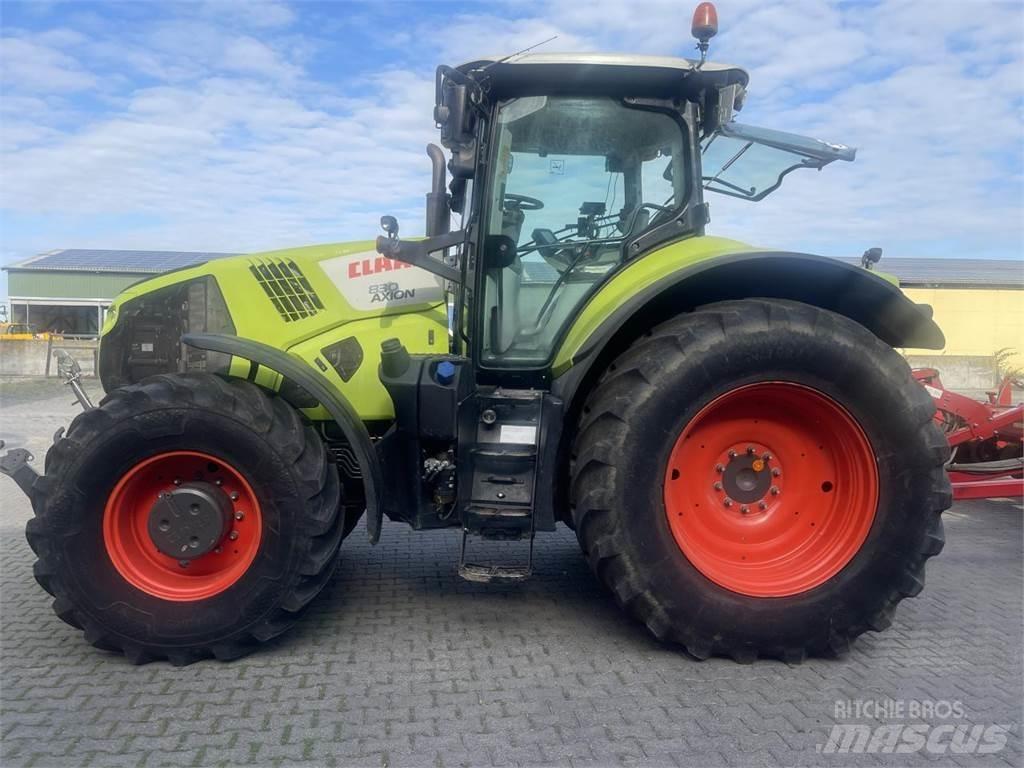 CLAAS AXION 830 Tracteur
