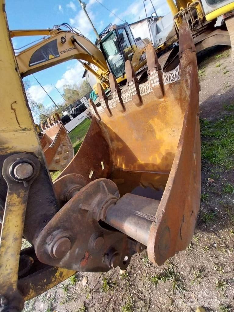 New Holland E 305 Pelle sur chenilles