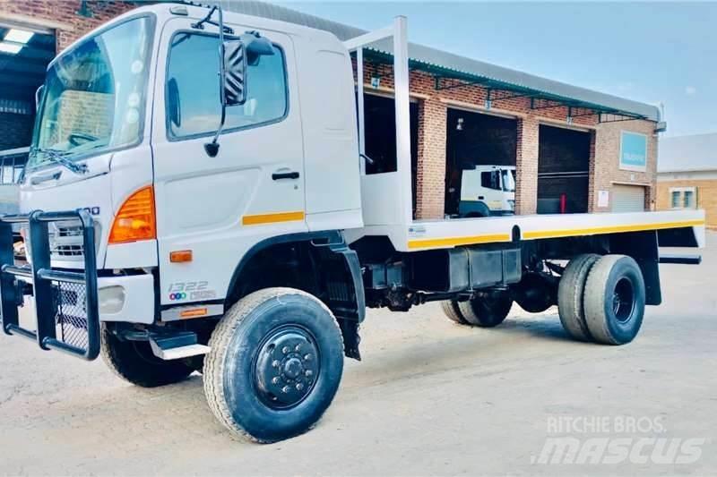 Hino 500 1322 4x4 Autre camion