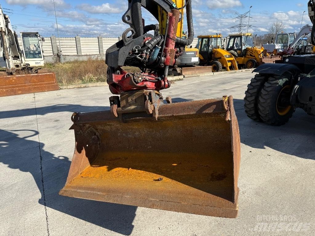 JCB Hydradig Pelle sur pneus