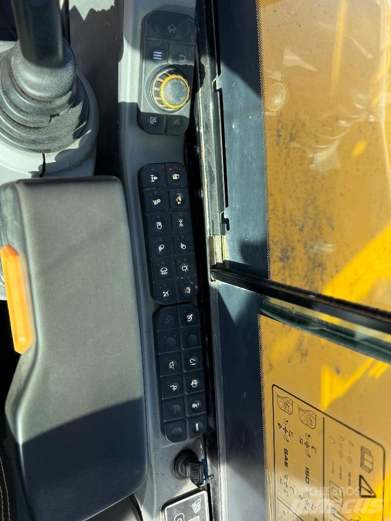 JCB Hydradig Pelle sur pneus