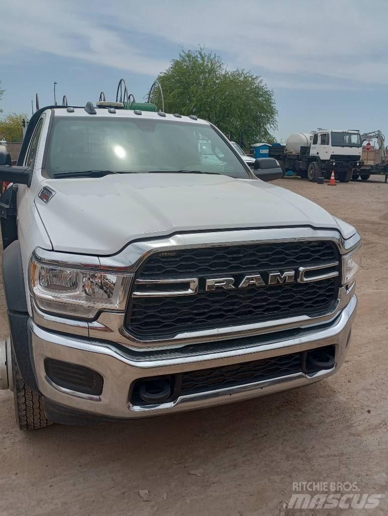 RAM 5500 Camion plateau
