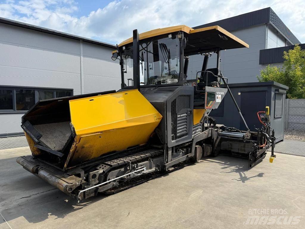 Volvo P 7820 D Finisseur