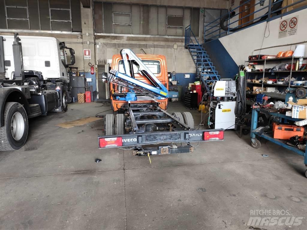 Iveco Daily 35-140 Camion plateau ridelle avec grue