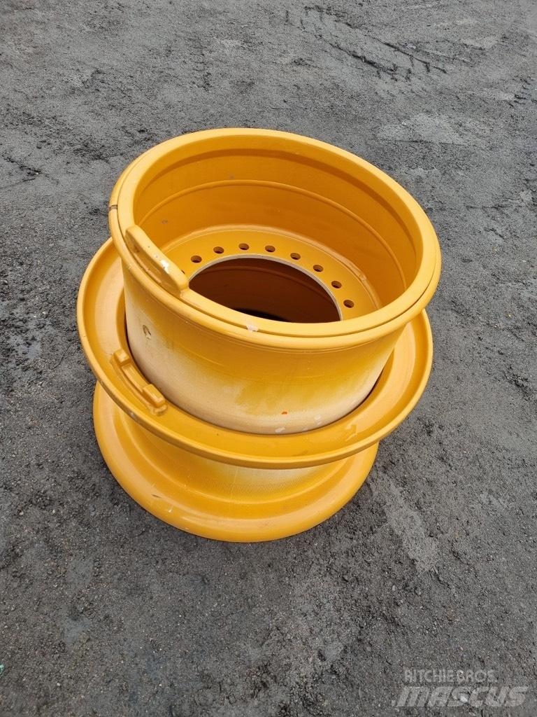 CASE 921 E rims Pneus, roues et jantes