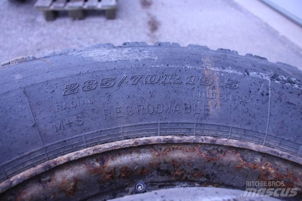 Lastbil Däck Pneus, roues et jantes