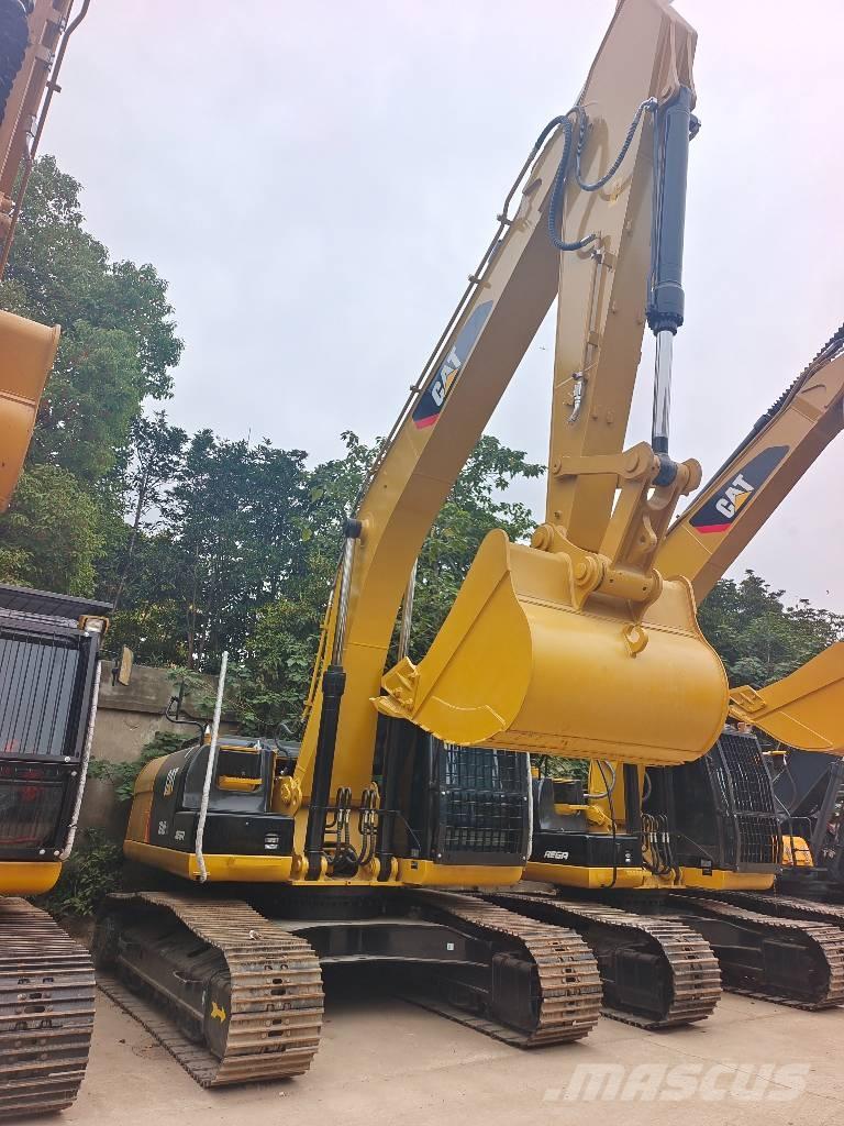 CAT 324 D Pelle sur chenilles