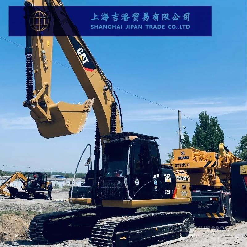 CAT 323 D Pelle sur chenilles
