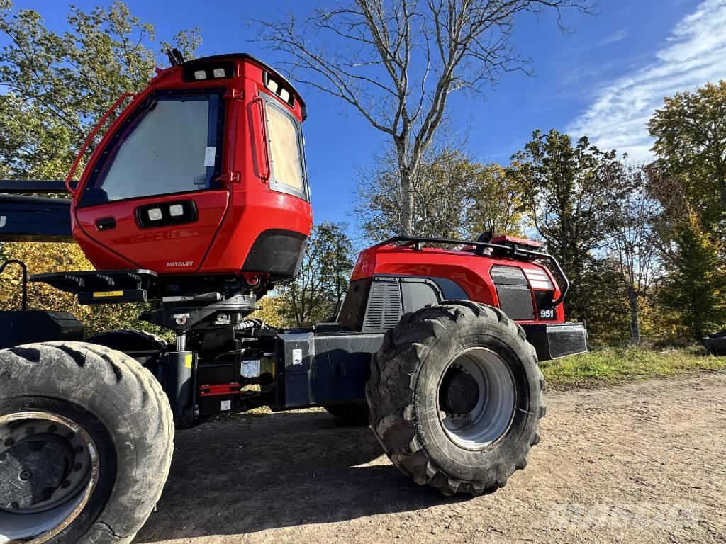 Komatsu 951 Abatteuse