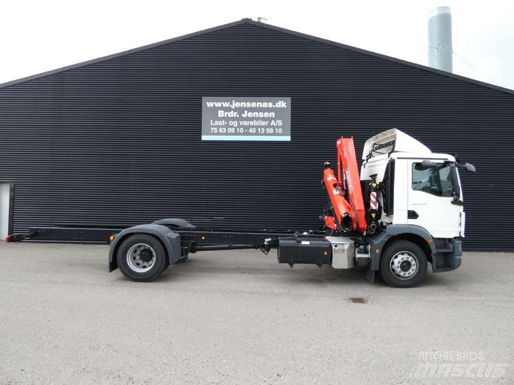MAN TGM 18.290 Camion plateau ridelle avec grue