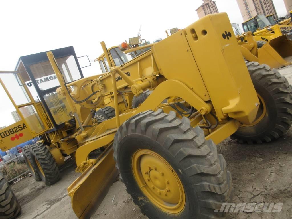 Komatsu GD 623 Niveleuse
