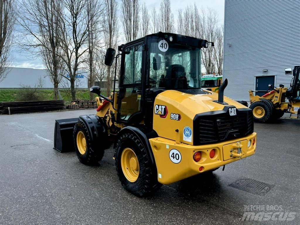 CAT 908 Chargeuse sur pneus